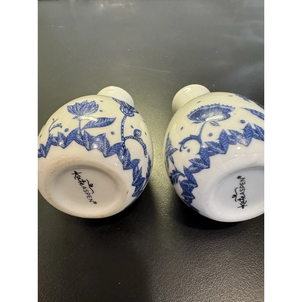Kate Aspen Ceramic Blue And White Floral Asian Mini Vases Set of 2‎
